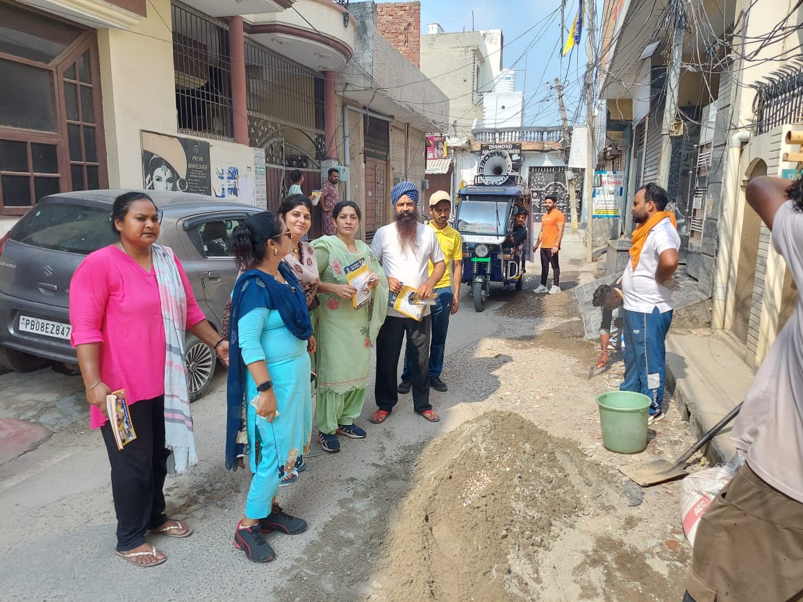 Patiala:- Senior Aam Aadmi Party leader Advocate Harpreet Kaur Kapur campaigning with her team for the by-election of Jalandhar (West) Vidhan Sabha seat.